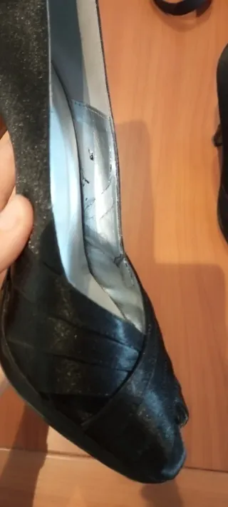 Zapatos de tacón, raso negros para boda