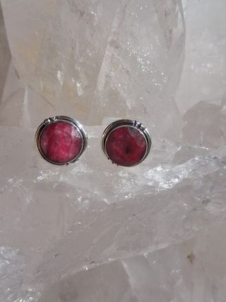 Pendientes de Rubí Facetado en Plata de Ley