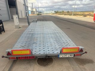 Remolque plataforma para transporte de vehículos