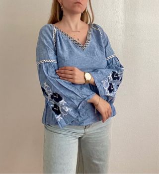 Blusa Zara azul bordado