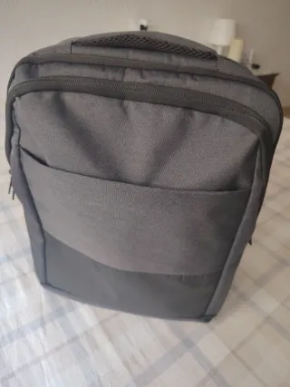 Mochila de viaje gris