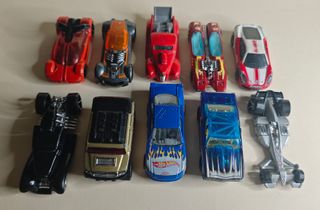 10 autentiche auto in metallo Hot Wheels