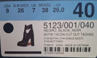 Botín Tacón Cut Out Tachas Zara Negro