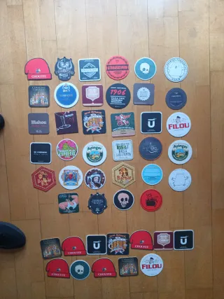 Collezione di sottobicchieri da birra