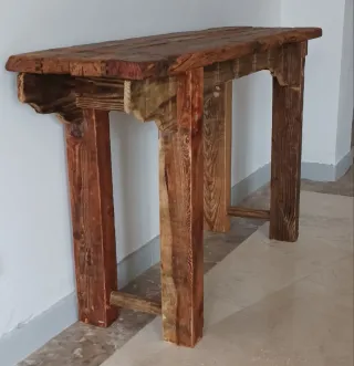 Mesa tocinera rústica de madera