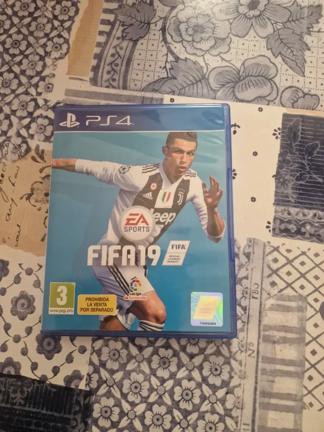 PS4 Slim 1TB FIFA 19 Bundle
