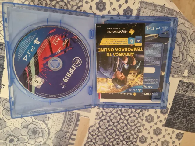 PS4 Slim 1TB FIFA 19 Bundle