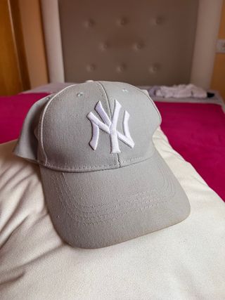 Gorra New Era NY Gris y Blanca