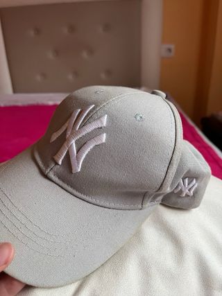Gorra New Era NY Gris y Blanca