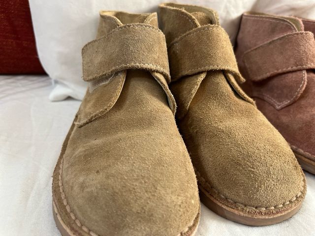 Botines serraje niña beige y rosa