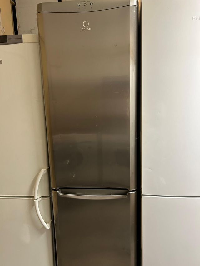 Frigorífico Indesit en inox Combi