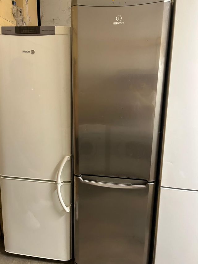 Frigorífico Indesit en inox Combi