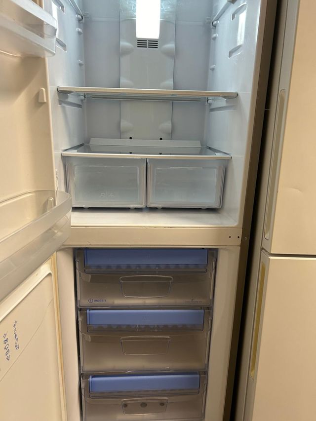 Frigorífico Indesit en inox Combi