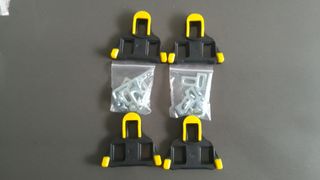 Dos juegos calas pedales SHIMANO carretera 