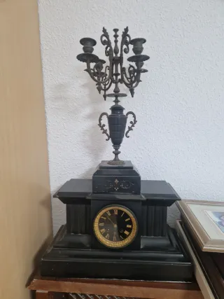 Reloj de sobremesa antiguo de bronce