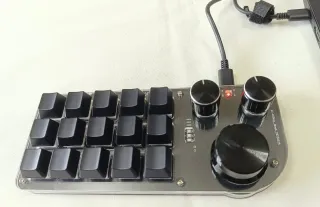 Teclado Mecánico Custom 15 Teclas + 3 diales.