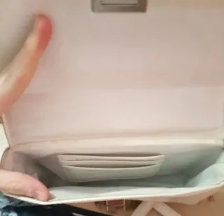 Bolso blanco de cadena