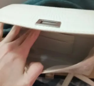 Bolso blanco de cadena
