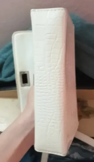 Bolso blanco de cadena