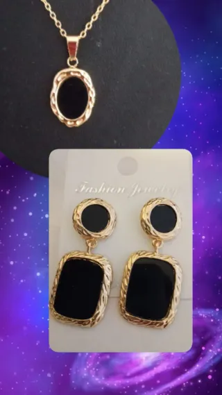 Collana e orecchini neri e oro