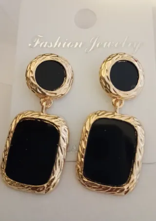 Collana e orecchini neri e oro