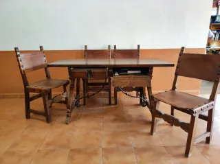 Conjunto mesa y sillas de madera maciza