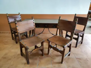 Conjunto mesa y sillas de madera maciza