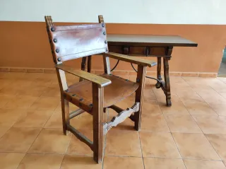 Conjunto mesa y sillas de madera maciza