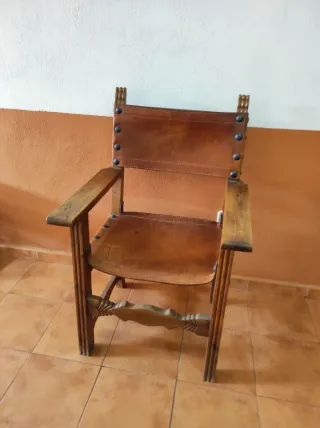 Conjunto mesa y sillas de madera maciza