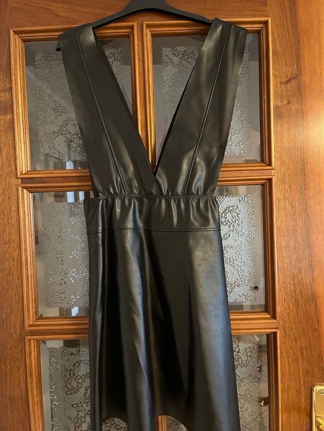 Abito smanicato ecopelle nero