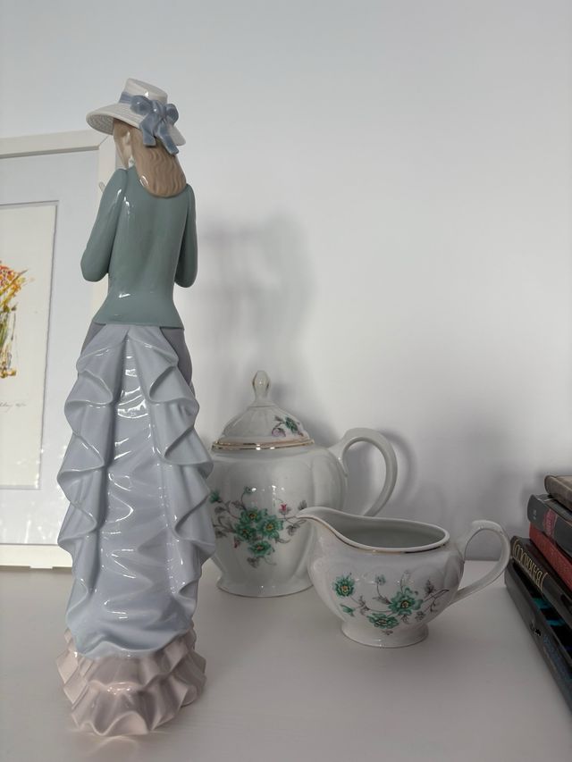 Figura Lladró Porcelana Mujer Leyendo