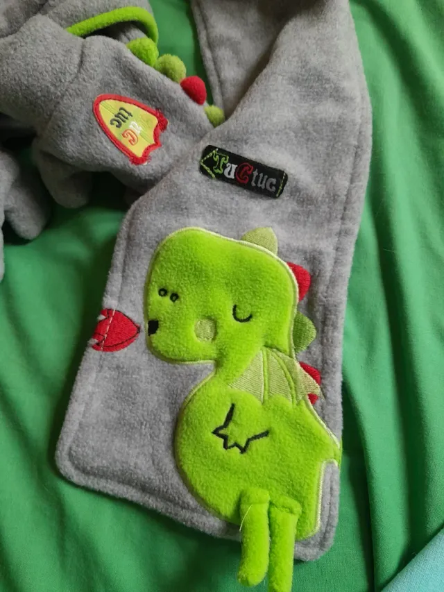 Conjunto Bebé Dinosaurio: Gorro, Bufanda y Manopla