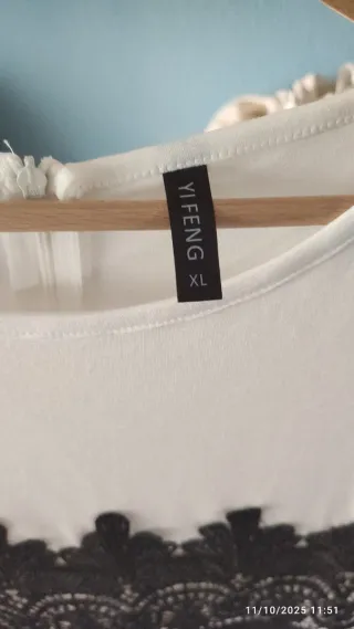 Vestido blanco y negro con encaje