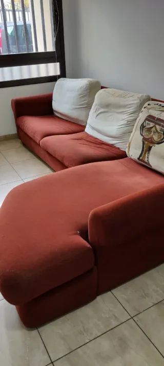 Sofá con chaiselongue