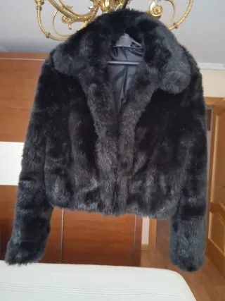 Chaqueta de pelo negra