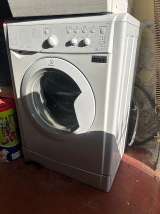 Lavadora Indesit IWC5105