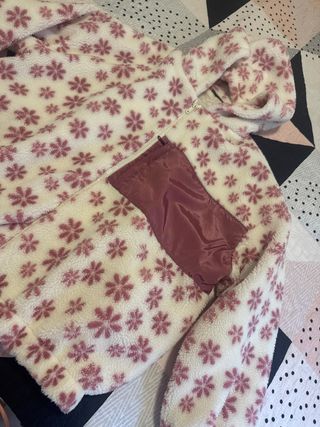 Chaqueta polar con flores