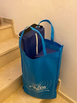 Silla de fisioterapia blanca con ruedas