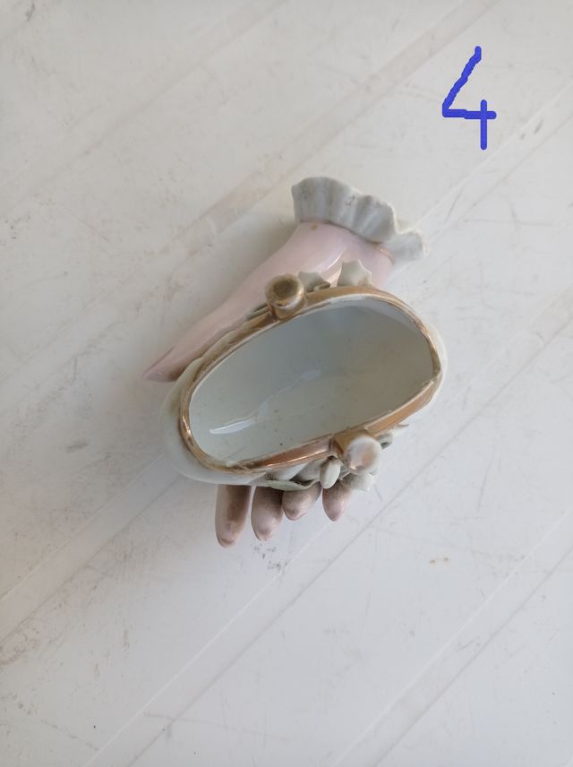 Guarda-joias antigo em forma de mão