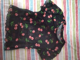 Top Negro Bershka transparente con estampado de Ce