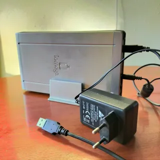 Disco duro externo Iomega con soporte