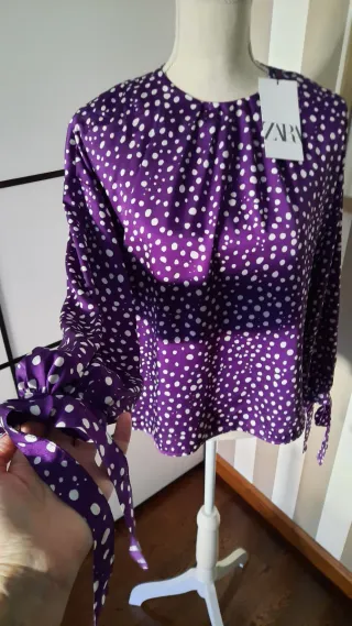 Blusa Zara Morada Lunares
