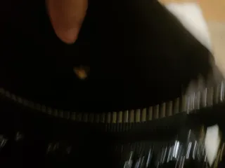 Cartera negra efecto piel cocodrilo