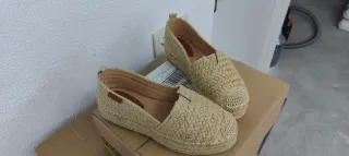 Sandalias planas beige talla 36