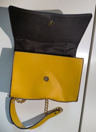 Bolso de mano mujer amarillo con cadena dorada