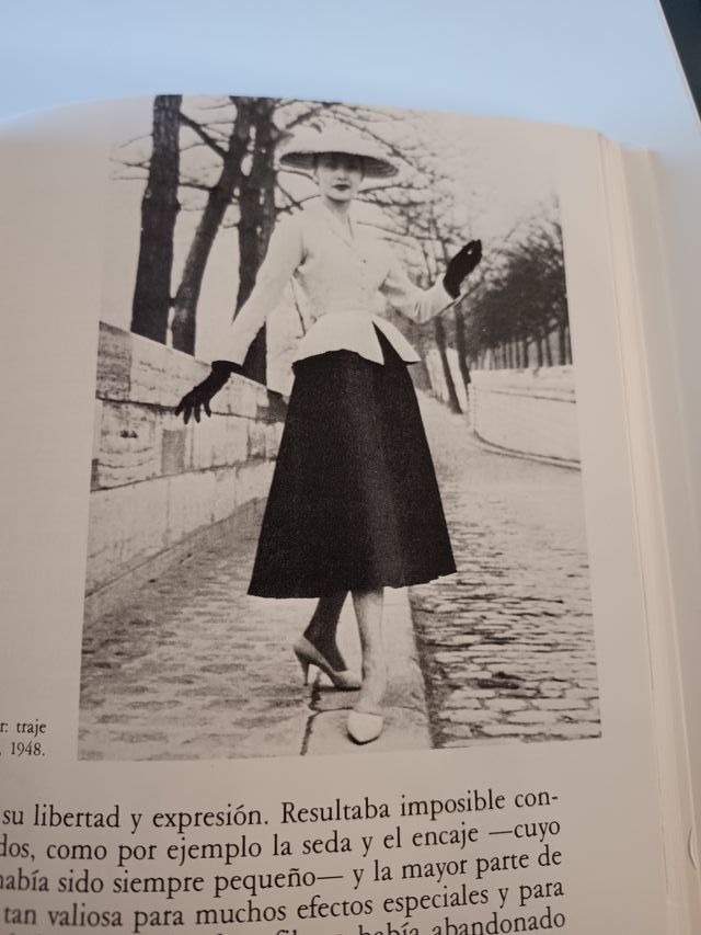 Breve historia del traje y la moda (Ensayos Art...