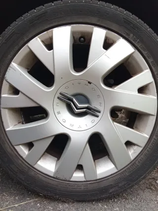 Llantas originales Citroen C4 con neumáticos en 17