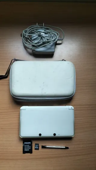 Nintendo 3DS White + accessori