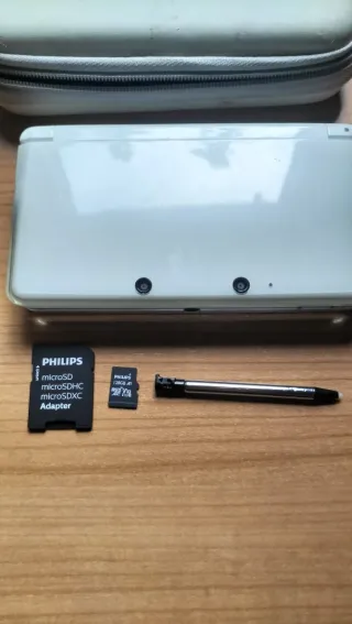 Nintendo 3DS White + accessori