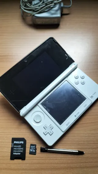 Nintendo 3DS White + accessori